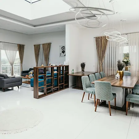 Skyrise 3*