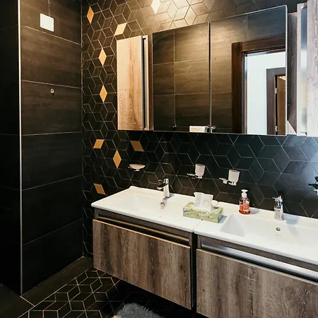 Skyrise Hotel 3*